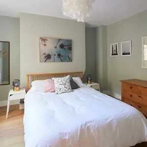 Lansdowne House Bed & Breakfast